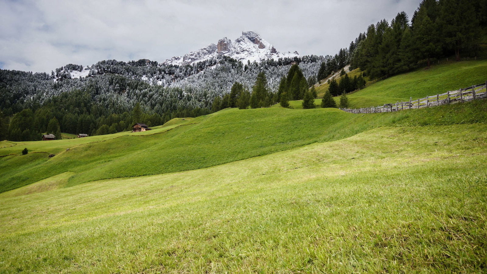 Golf courses SHUT across United Kingdom due to DEEP SNOW