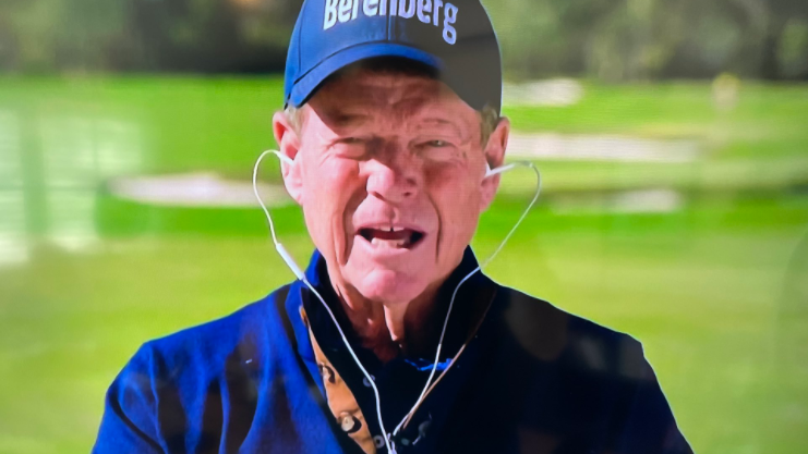 Golf fans react to Tom Watson's VERY STRANGE way of wearing Apple Earpods!