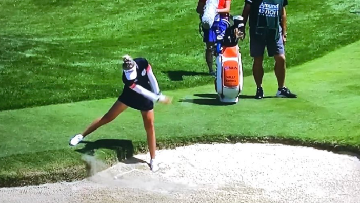 Nelly Korda WHIFFS bunker shot on her final hole at Evian Championship