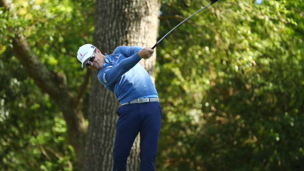 WATCH: Zach Johnson hits ball on practice swing but there's no penalty