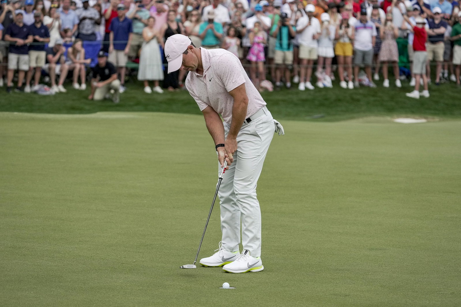 Rory McIlroy acted as photographer to see Tiger Woods at Dubai Desert Classic