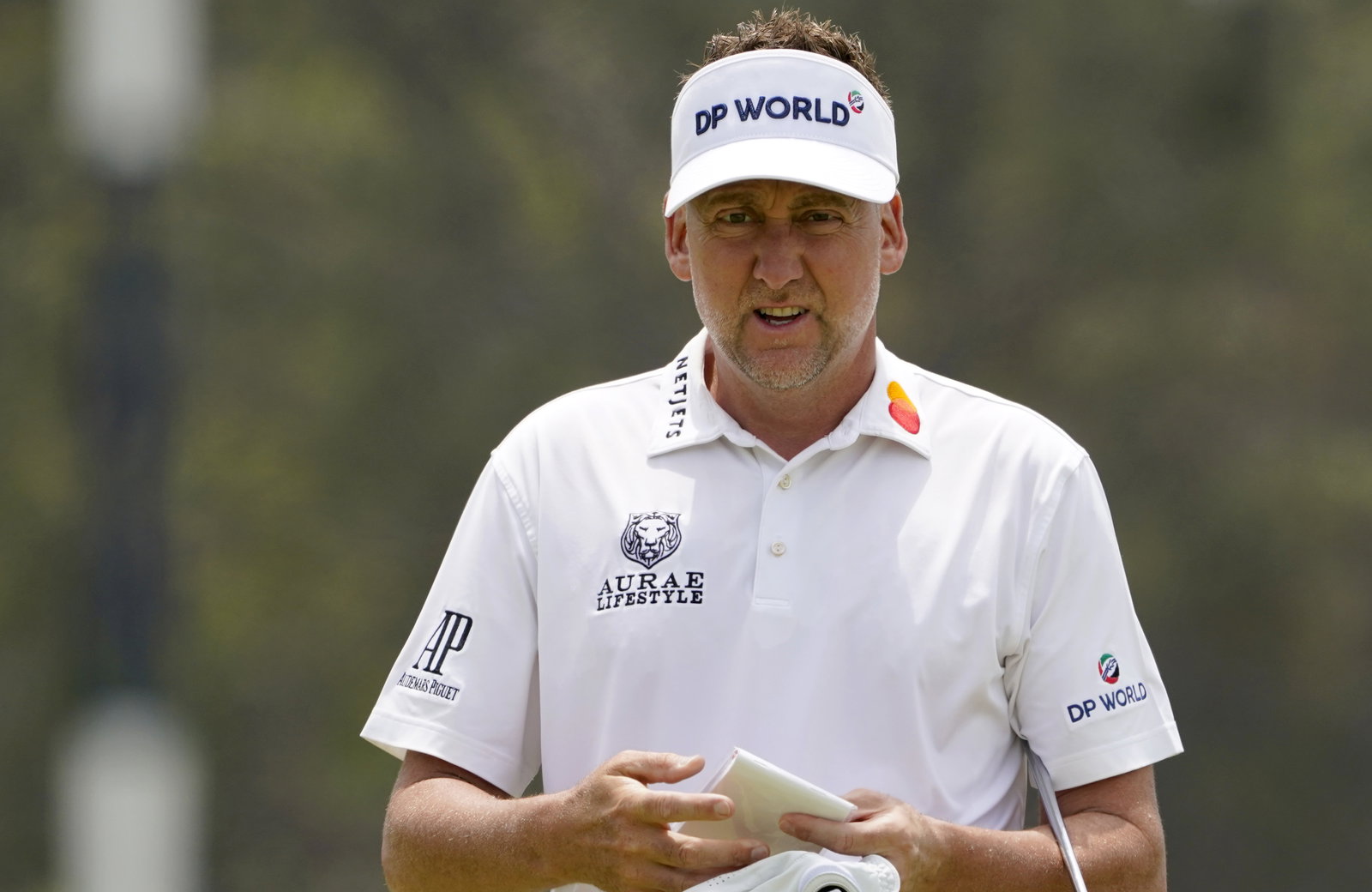 OUTRAGE: Jordan Spieth TAKES HUGE CHUNKS out the turf on range at US Open!