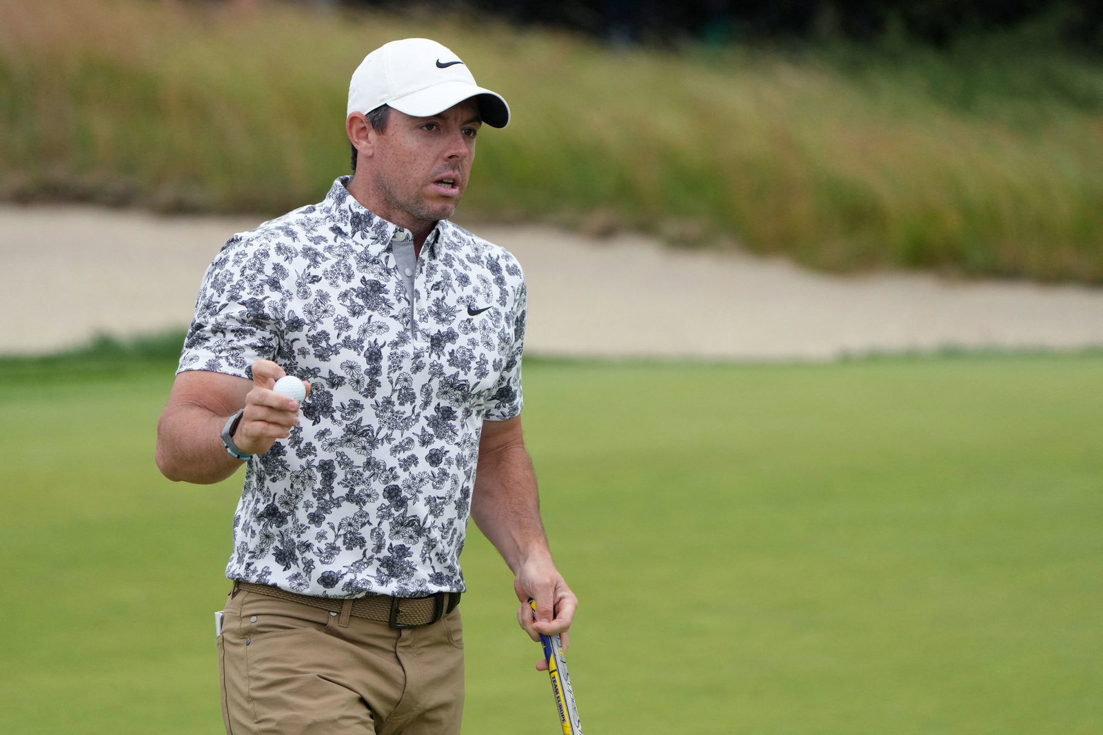 US Open: Scottie Scheffler TOTALLY DUFFS CHIP in US Open second round