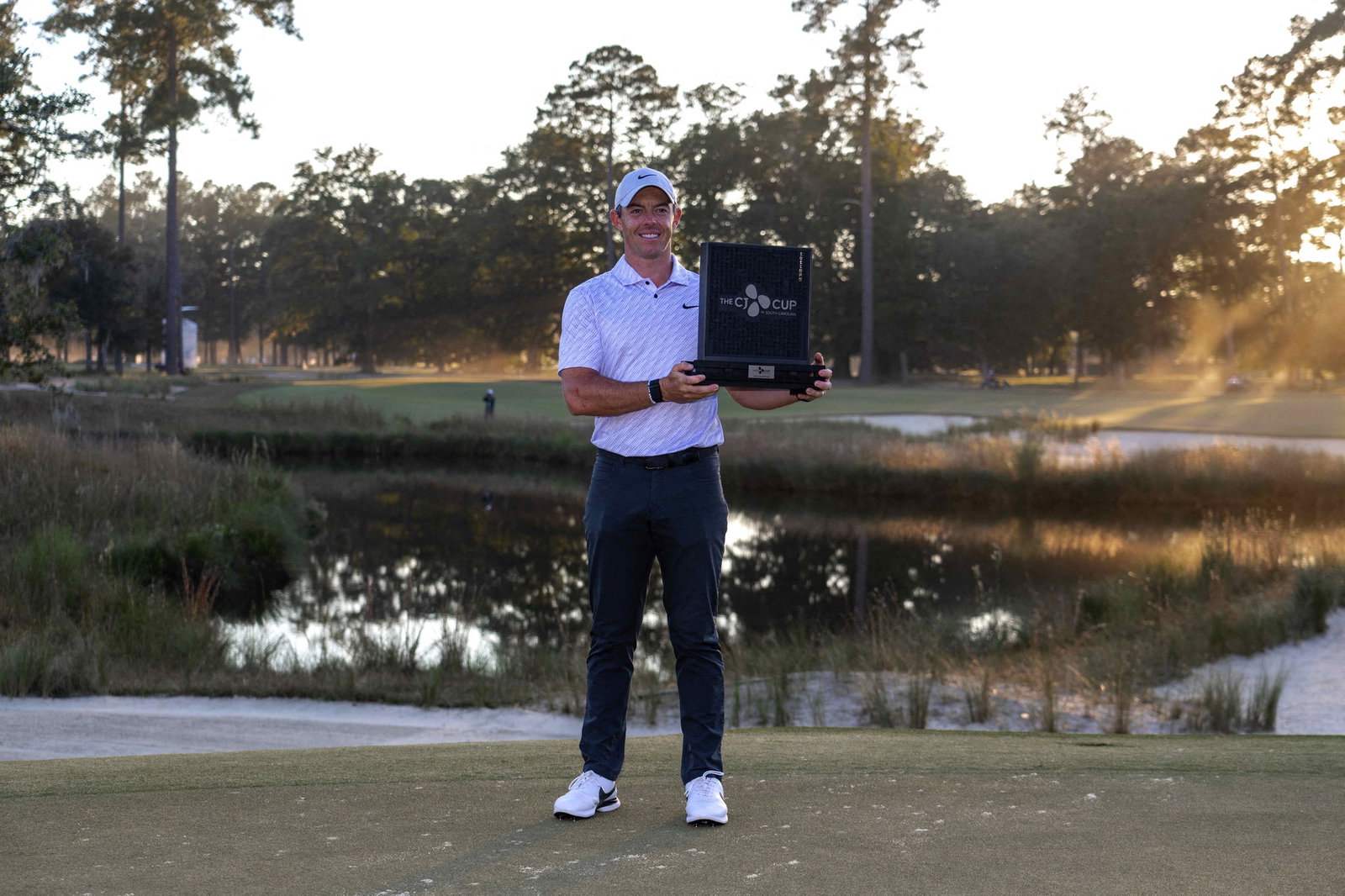 Why are (LIV Golf) fans debating whether Rory McIlroy is a deserved World No.1?!