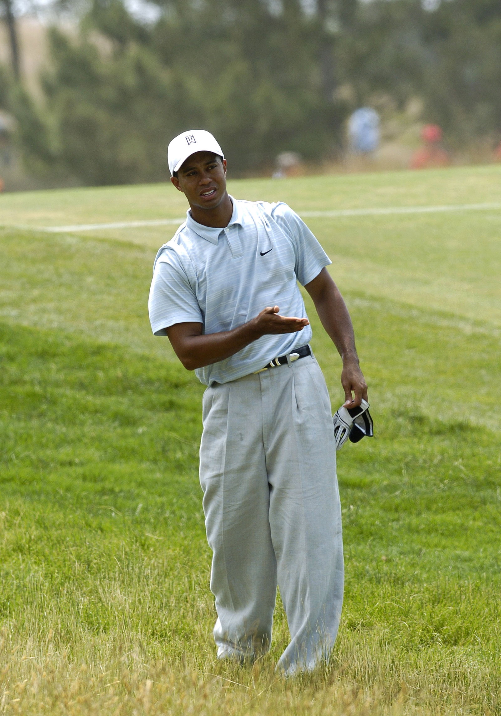 Day digs out Tiger for wearing 'MC Hammer' pants in '04